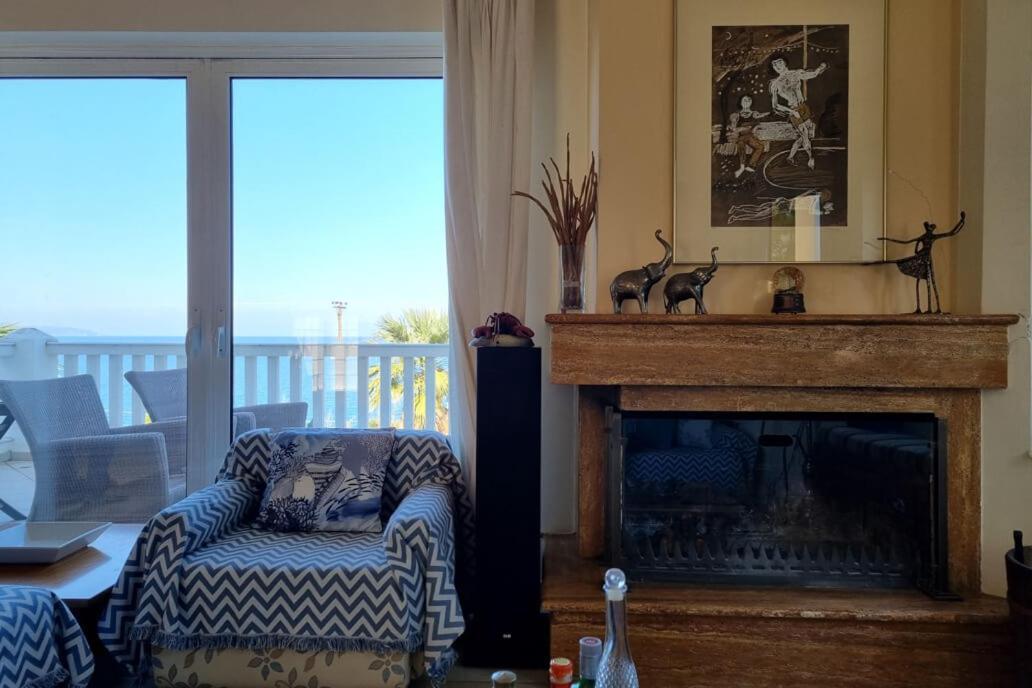 Villa Sul Mare Chalkís Exteriör bild